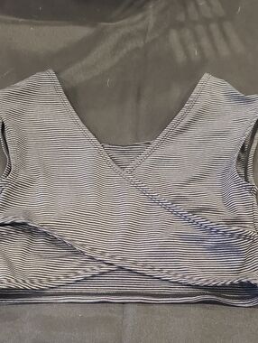 Lole Crop, Criss Cross Back Stretchy Yoga Top. Medium. Black And Grey.
